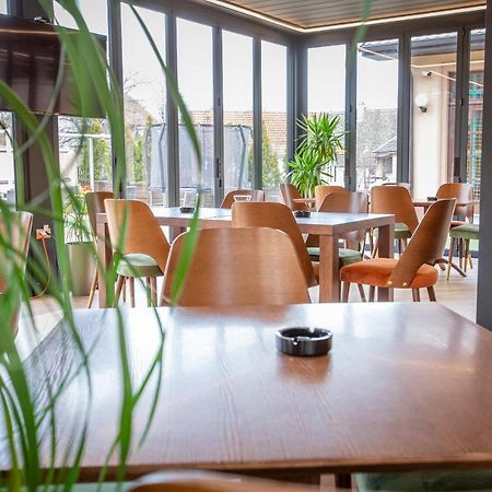 Harizma 013 Aparthotel Kevevára Kültér fotó