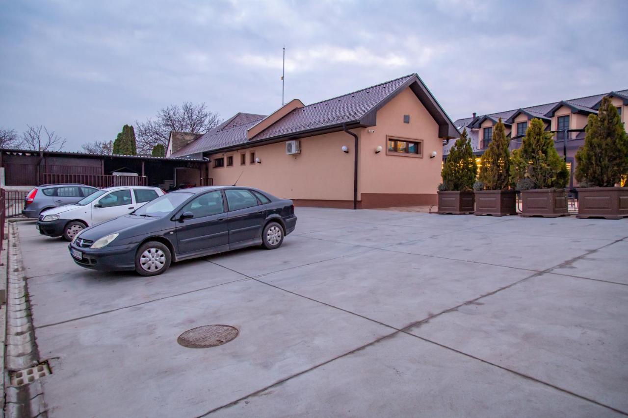 Harizma 013 Aparthotel Kevevára Kültér fotó
