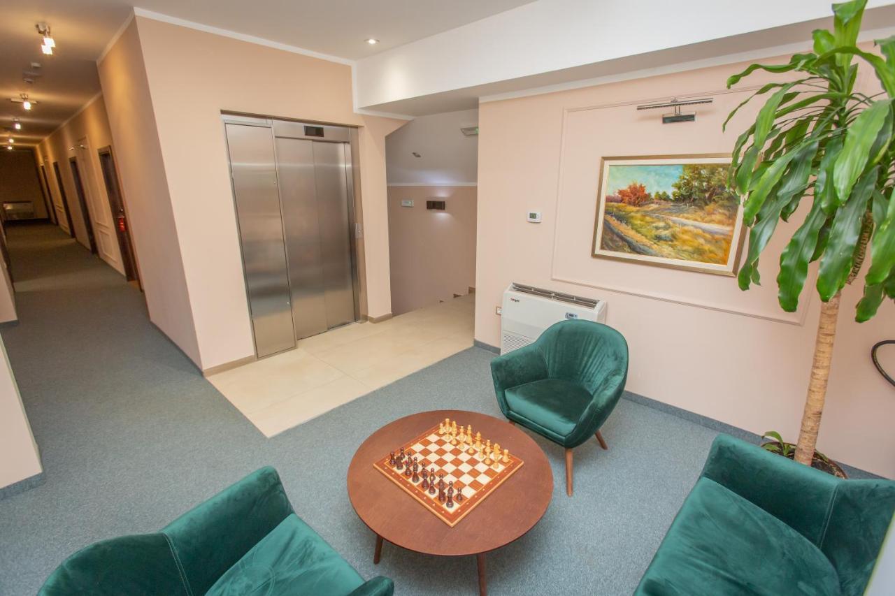 Harizma 013 Aparthotel Kevevára Kültér fotó