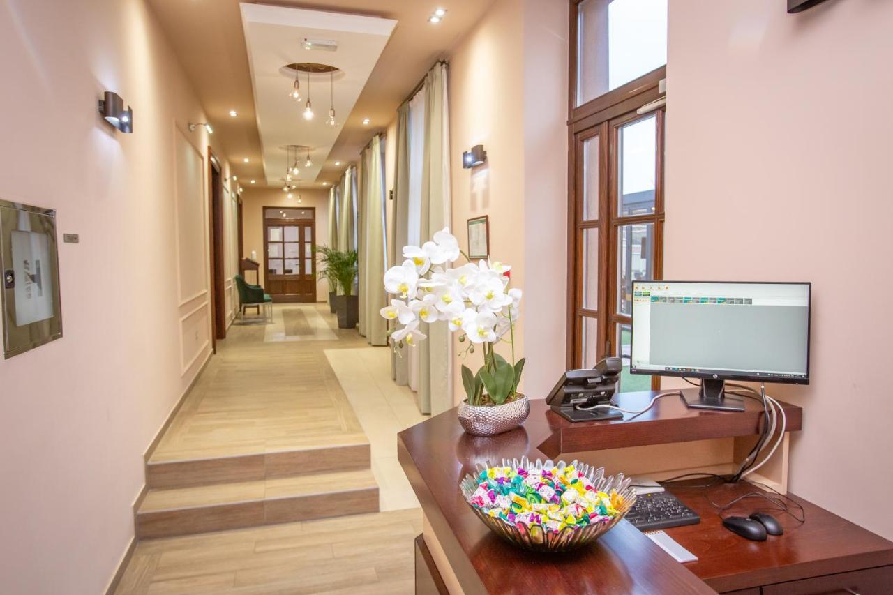 Harizma 013 Aparthotel Kevevára Kültér fotó